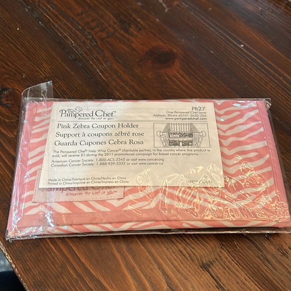 BOGO Pampered Chef NIP pink zebra coupon holder wipeable Help Whip Cancer Ed - Picture 5 of 6